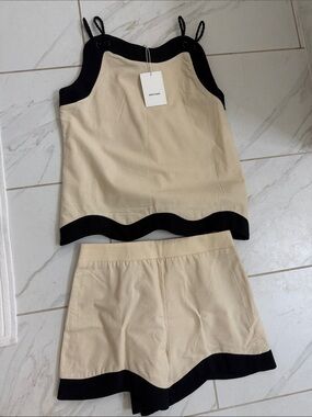 AUREUM Cream and Black Contrast Scalloped Set
